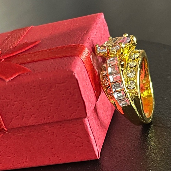 📣 SALE 📣 Fashion Jewelry Three-Row White Cubic Zircon Gold Tone Ring Size 7 - Picture 5 of 5